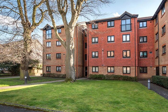 2 Bedroom Flat For Sale In Adams Close, Surbiton, KT5