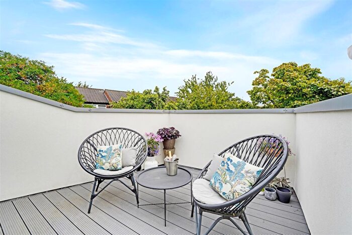 1 Bedroom Flat For Sale In Colne Road, Twickenham, TW2