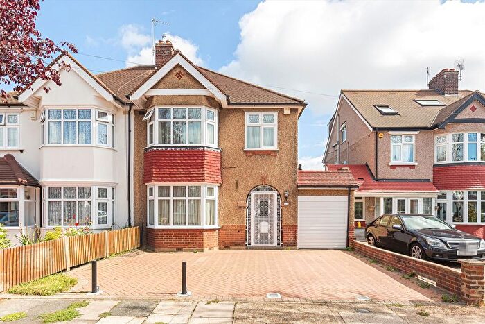 3 Bedroom Semi Detached House For Sale In Oaklands Avenue, Isleworth, TW7