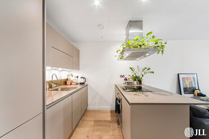 1 Bedroom Flat To Rent In Williamsburg Plaza London, E14
