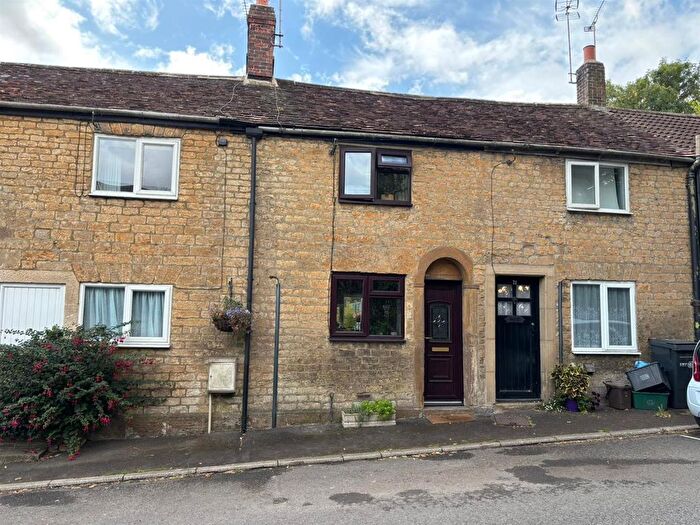 2 Bedroom Cottage For Sale In West Street, Crewkerne- Two Bedrooms, TA18