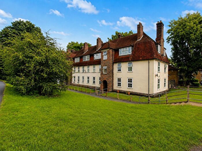 2 Bedroom Flat To Rent In St. Helier Avenue, Morden, SM4
