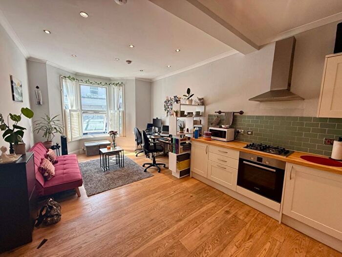 1 Bedroom Flat To Rent In Railton Road, London, SE24