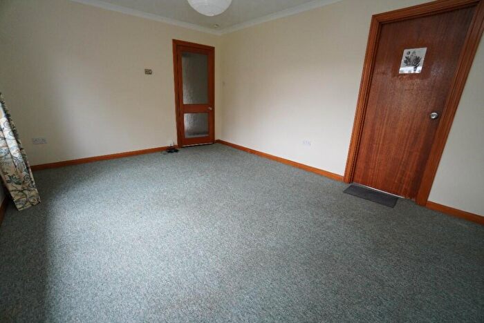 2 Bedroom Detached Bungalow For Sale In Buchanan Street, G63