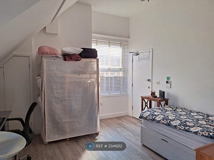 Studio To Rent In Dyke Road, Brighton, BN1