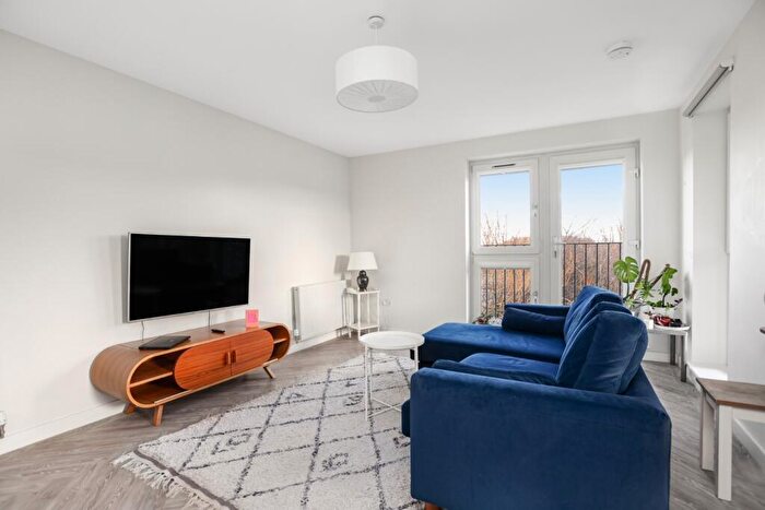 2 Bedroom Flat To Rent In Wintermill Square, Bonnington, Edinburgh, EH6