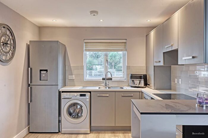 1 Bedroom Flat For Sale In Gatwick View, Billericay, CM12