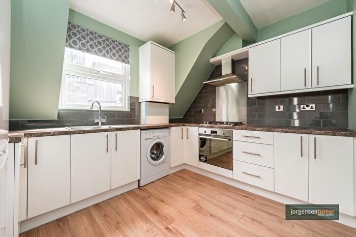 2 Bedroom Flat To Rent In Abdale Road, Shepherds Bush, W12