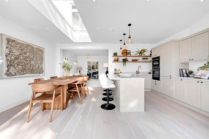 4 Bedroom Semi-Detached House For Sale In Lexden Road, Acton, London, W3