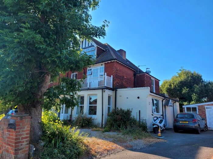 2 Bedroom Flat To Rent In Hillcrest Road, Hythe, CT21