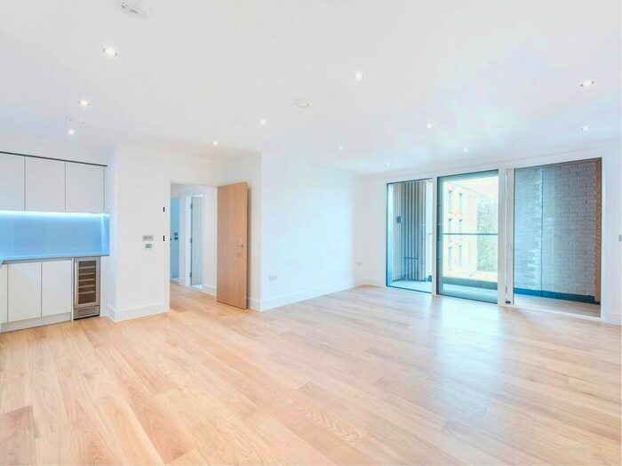 2 Bedroom Flat To Rent In Chiswick High Road, London, W4