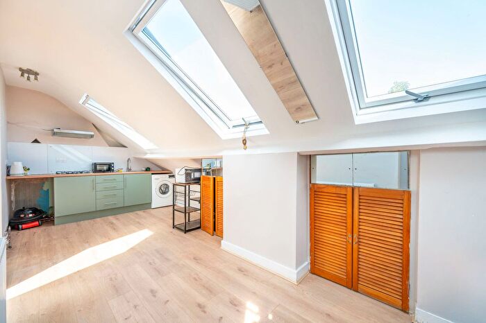 2 Bedroom Flat For Sale In Tavistock Road, Harlesden, London, NW10