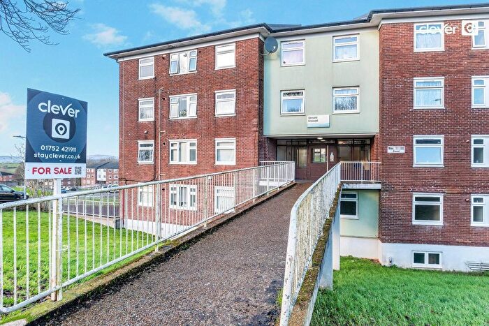 2 Bedroom Flat For Sale In Kinnaird Crescent, Plymouth, PL6