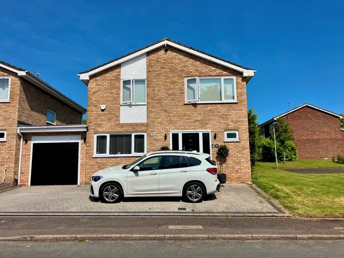 4 Bedroom Detached House To Rent In Antonine Gate, St.Albans, AL3