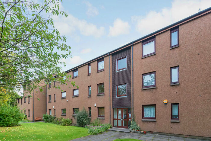 2 Bedroom Flat To Rent In Fortingall Place, Kelvindale, Glasgow, G12
