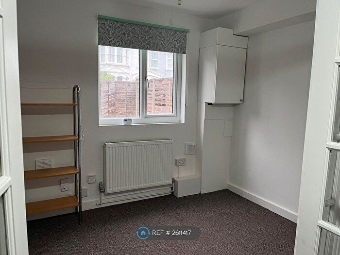 1 Bedroom Flat To Rent In Holmesdale Road, London, SE25