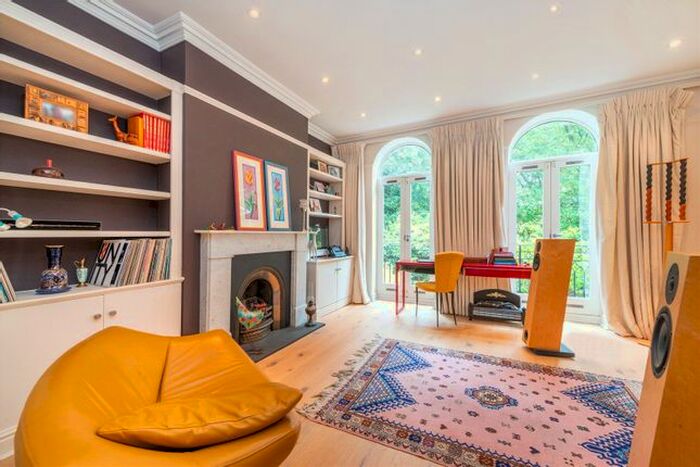 4 Bedroom Semi-Detached House To Rent In King George Square, Richmond, TW10