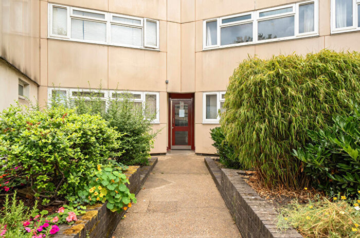 1 Bedroom Apartment For Sale In Octavia Close, Mitcham, CR4