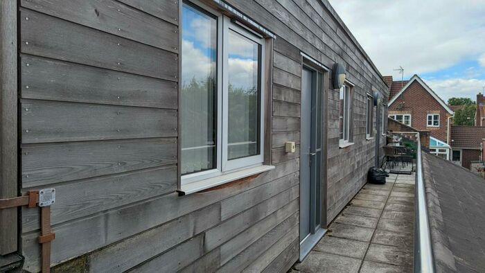 2 Bedroom Flat To Rent In Simmonds View, Stoke Gifford, Bristol, BS34