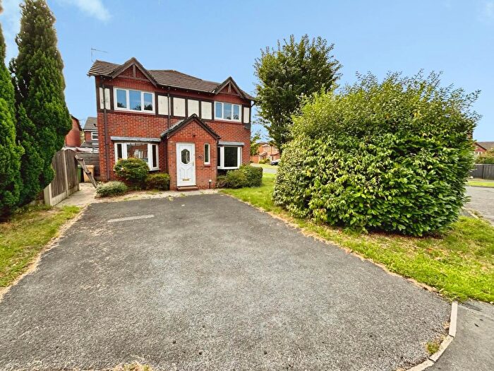 3 Bedroom Semi Detached House To Rent In Beaumont Chase, Bolton, BL3
