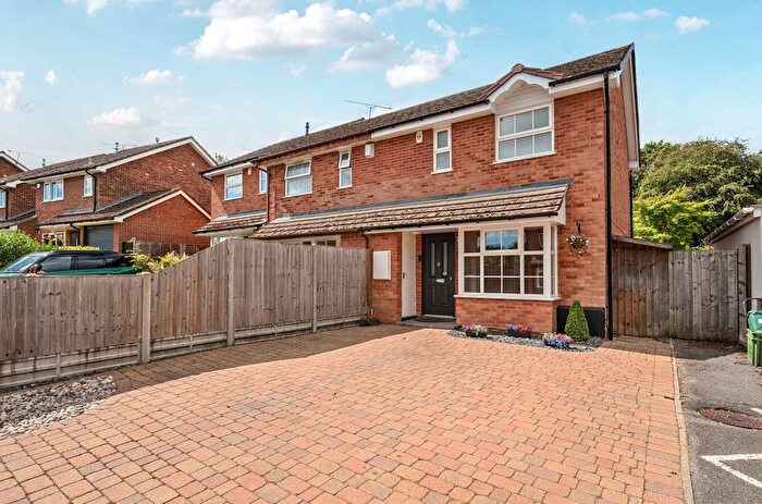 2 Bedroom End Terrace House For Sale In Waldorf Heights, Blackwater, Camberley, Hampshire, GU17