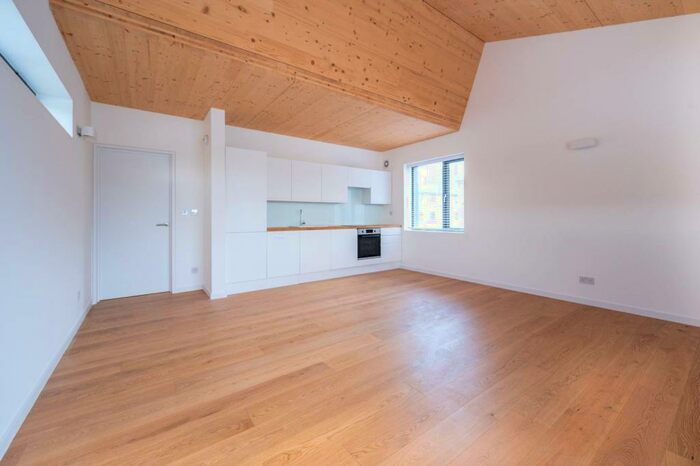 3 Bedroom Flat To Rent In Chobham Road, Stratford, London, E15