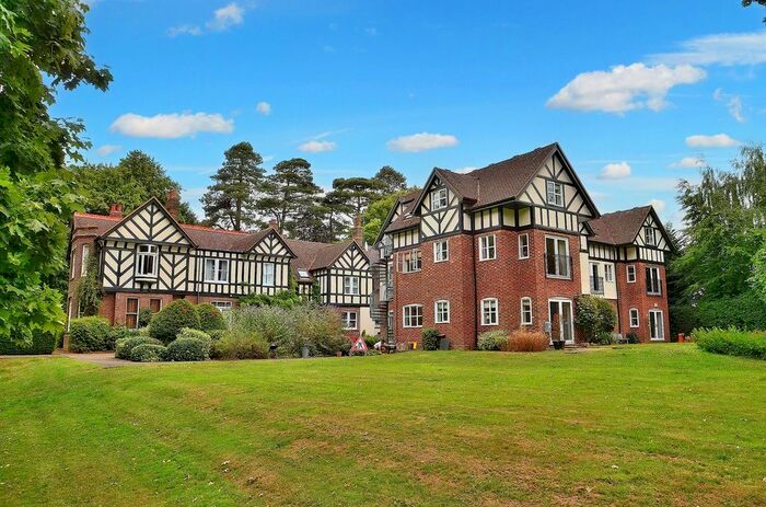 2 Bedroom Flat For Sale In Buckingham Road, Winslow, MK18