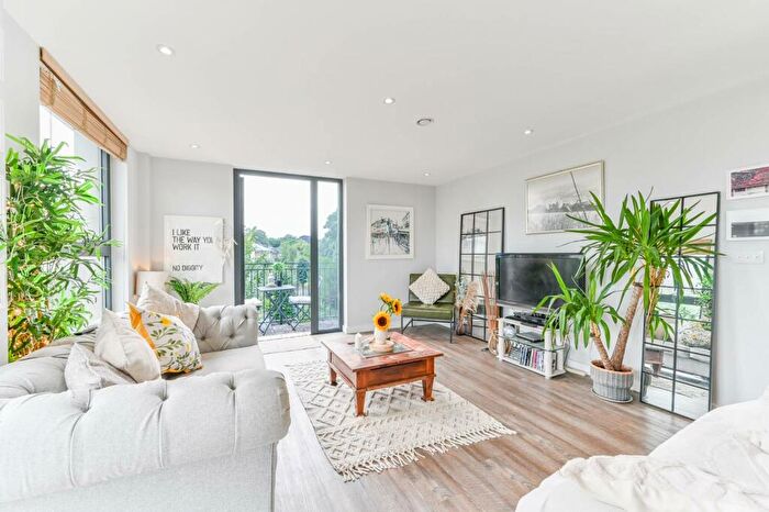 1 Bedroom Flat To Rent In The Waldrons, Croydon, CR0