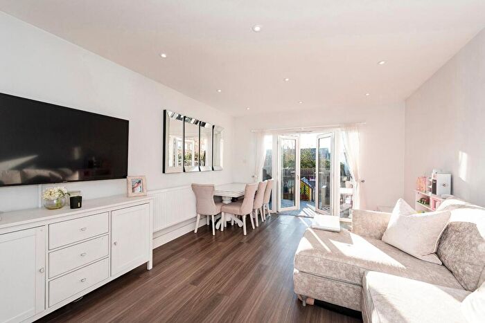 3 Bedroom End Of Terrace House For Sale In Chailey Close, Sidcup, DA15