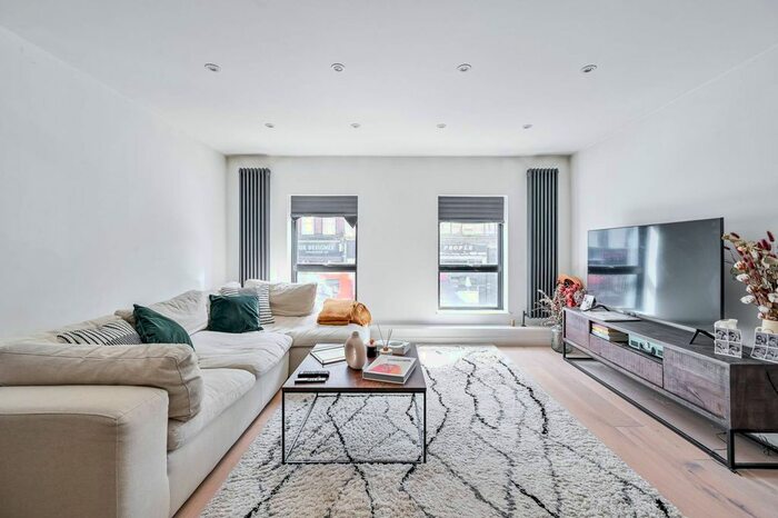 2 Bedroom Flat To Rent In Bethnal Green Road, Bethnal Green, London, E2