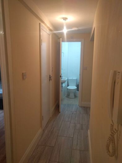 3 Bedroom Flat To Rent In Shepherd's Bush Road, London, W6