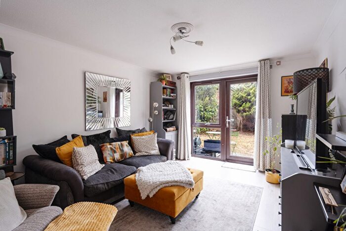 1 Bedroom Flat For Sale In Granville Close, Billericay, CM12