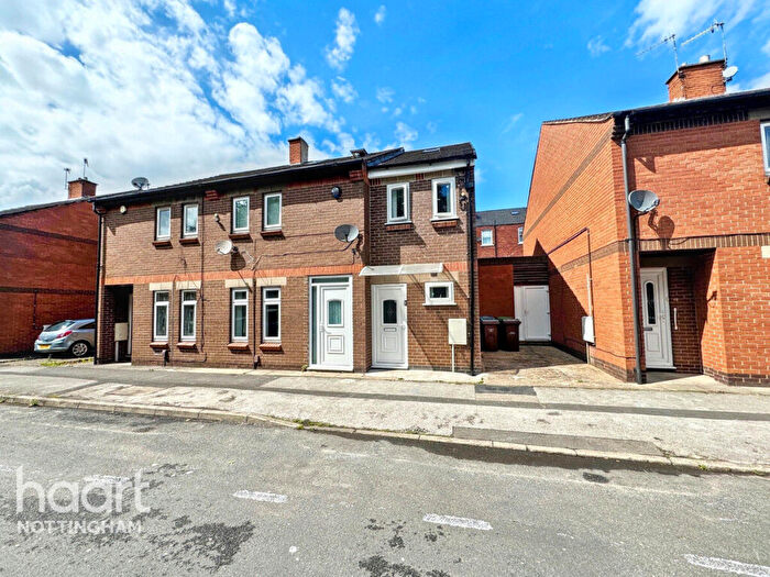 6 Bedroom Terraced House For Sale In Bridlington Street, Nottingham, NG7