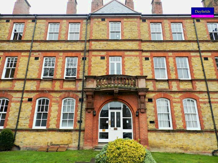 2 Bedroom Flat To Rent In 18 Newsholme Drive, Winchmore Hill N21