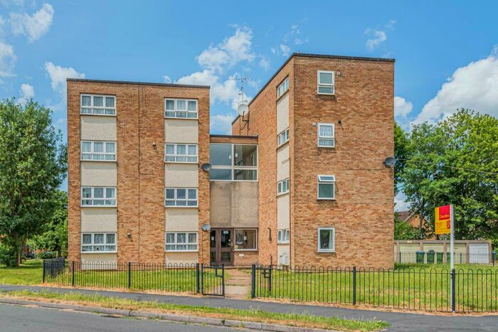 2 Bedroom Apartment To Rent In Simpson Place, Aylesbury, HP21