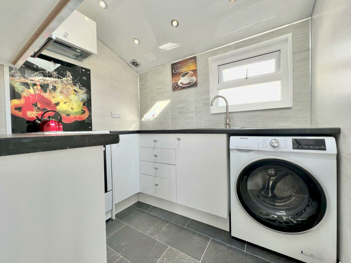 2 Bedroom Flat To Rent In Greystones Close, Aberford, LS25