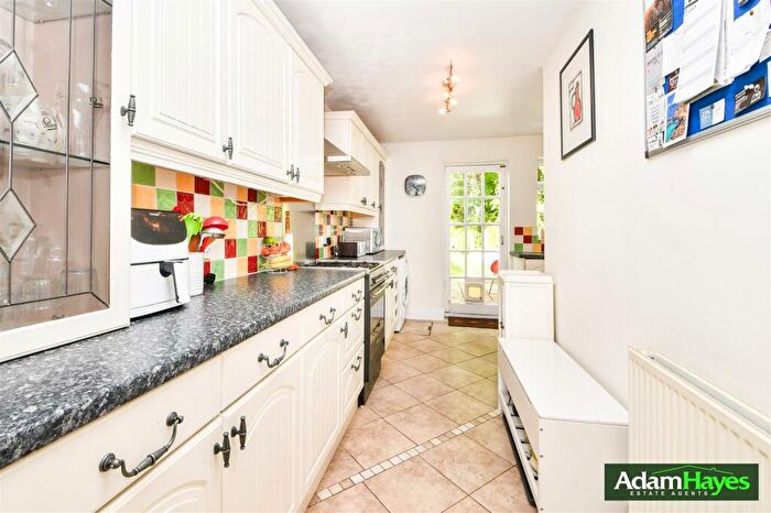 2 Bedroom Terraced House For Sale In Finchley Park, North Finchley, N12