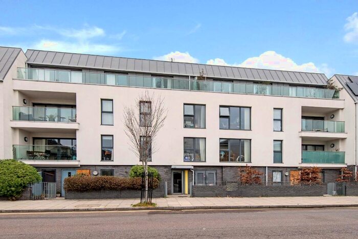 1 Bedroom Flat To Rent In Richmond Road, London, E8