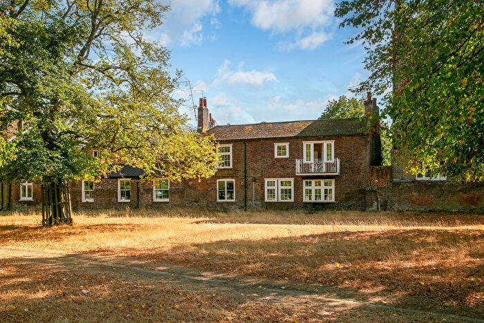 4 Bedroom Property For Sale In Hampton Court Road, Hampton Court, KT8