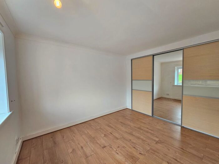 2 Bedroom Flat To Rent In Allan Grove, Romsey, SO51