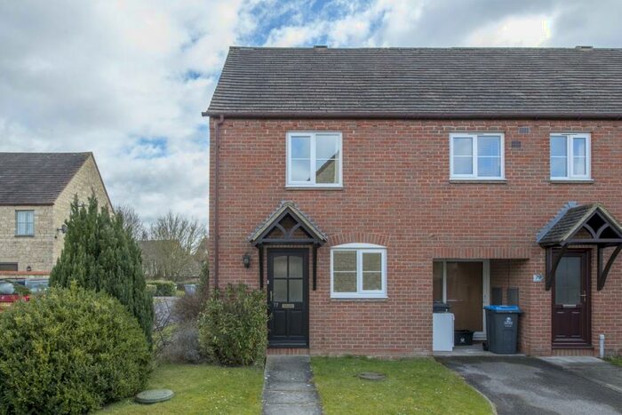 2 Bedroom End Of Terrace House To Rent In Snowshill Drive, Witney, OX28