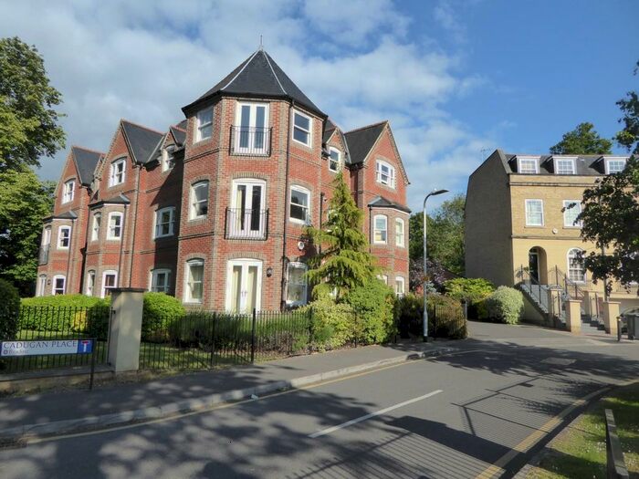 2 Bedroom Apartment To Rent In Cadugan Place, Reading, RG1