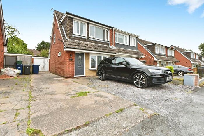 3 Bedroom Semi Detached House For Sale In Larchwood Crescent, Leyland, Lancashire, PR25