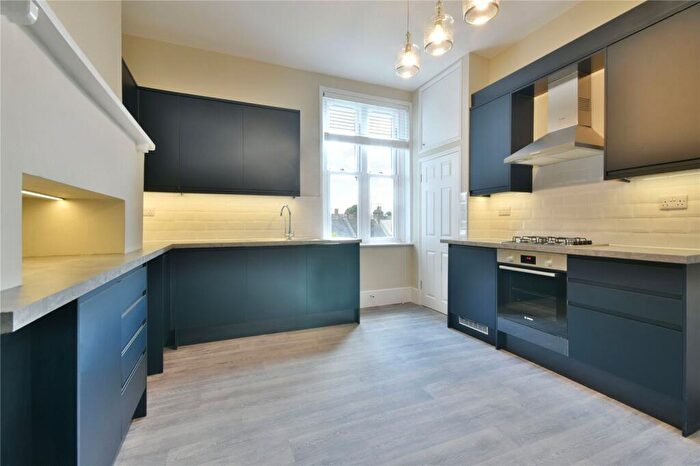 3 Bedroom Flat To Rent In Callcott Road, Kilburn, NW6