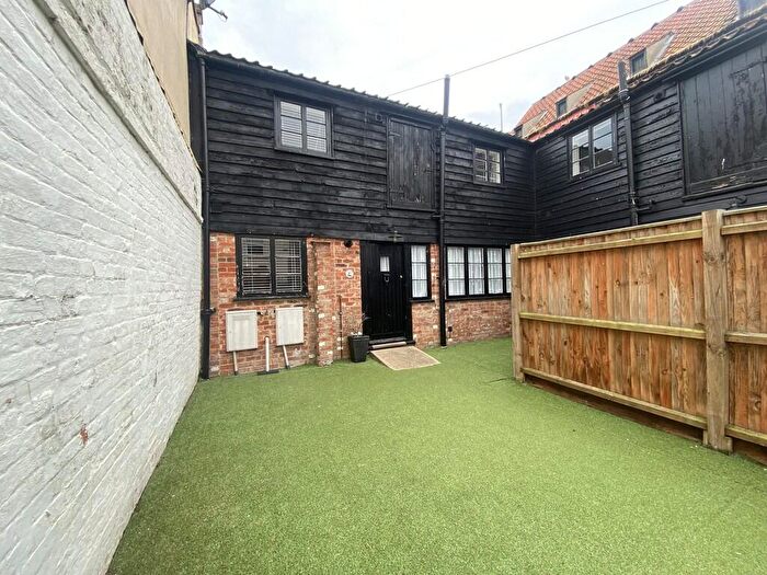 2 Bedroom Cottage To Rent In Trinity Place, NR30