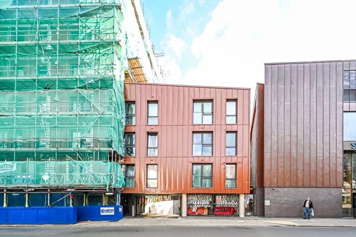 Garage / Parking To Rent In Plough Road, Battersea, SW11