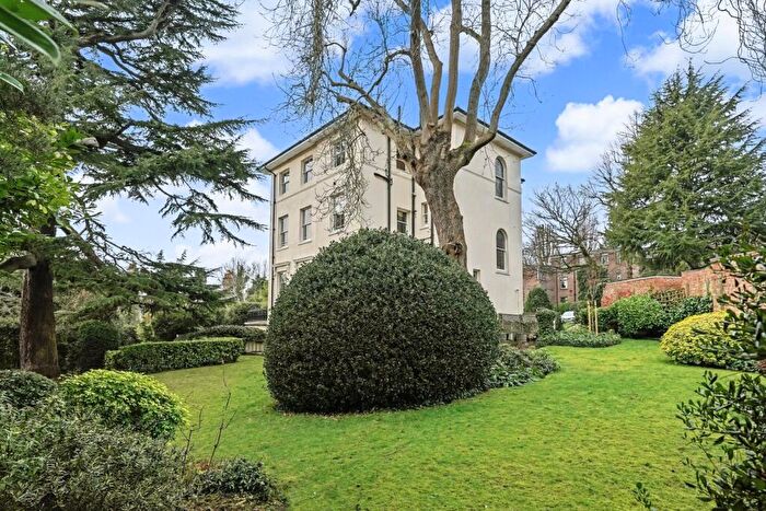 3 Bedroom Apartment For Sale In Oak Hill Park, London, NW3