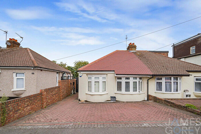 2 Bedroom Semi-Detached Bungalow For Sale In Vale Road, Dartford, DA1