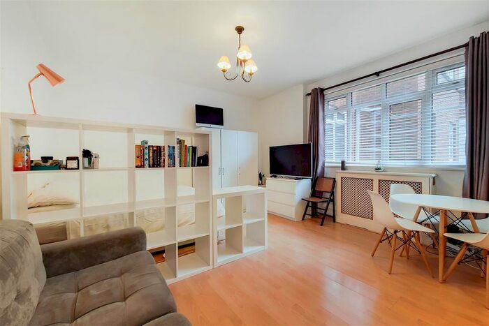 Studio To Rent In Pembroke Road, W8