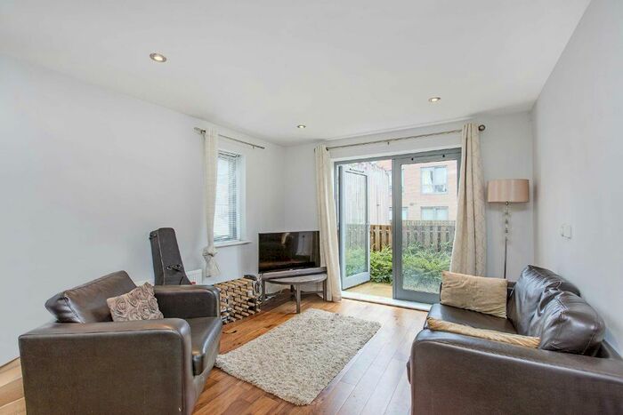 1 Bedroom Flat To Rent In Bagley's Lane, Fulham, London, SW6